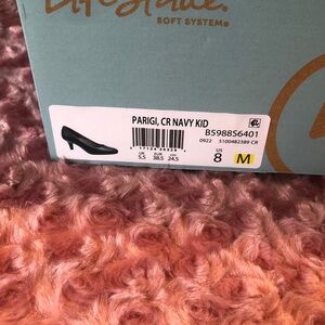 Life Stride Navy Pumps NWT